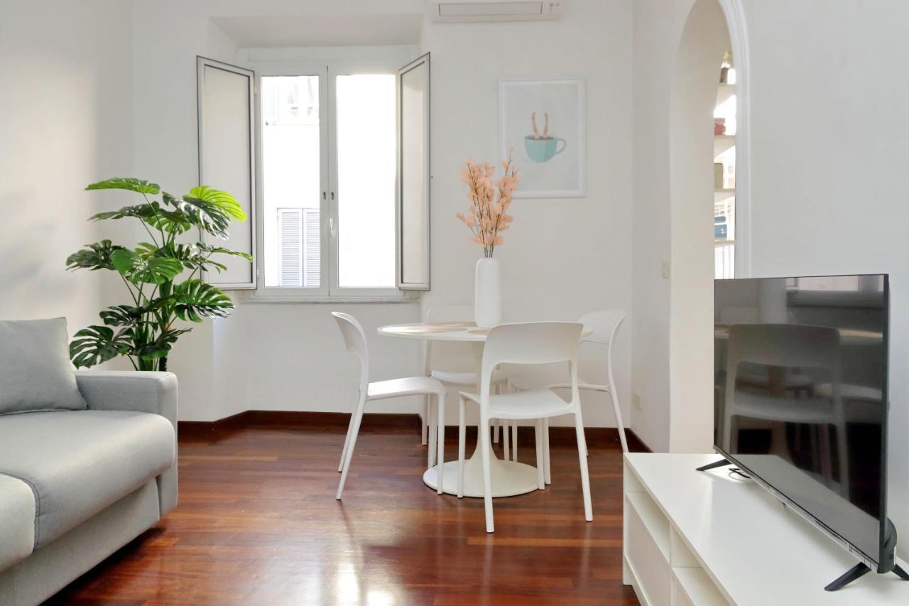 Domus Lou Elegante Appartamento In Trastevere Roma Bagian luar foto