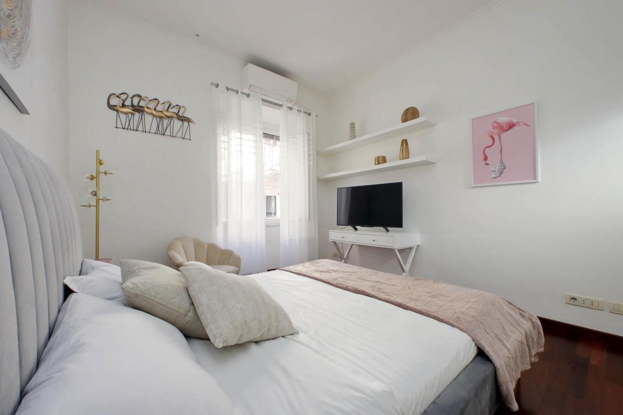 Domus Lou Elegante Appartamento In Trastevere Roma Bagian luar foto